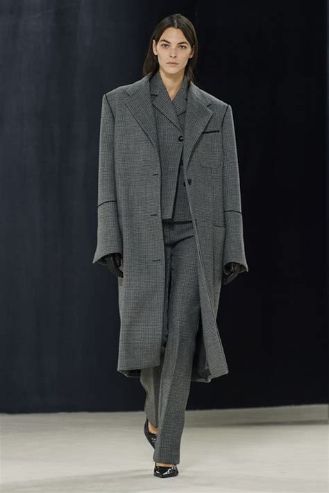 cappotto fendi grigio|Cappotti grigi Inverno 2023 2024: modelli tendenza moda di sfilata.